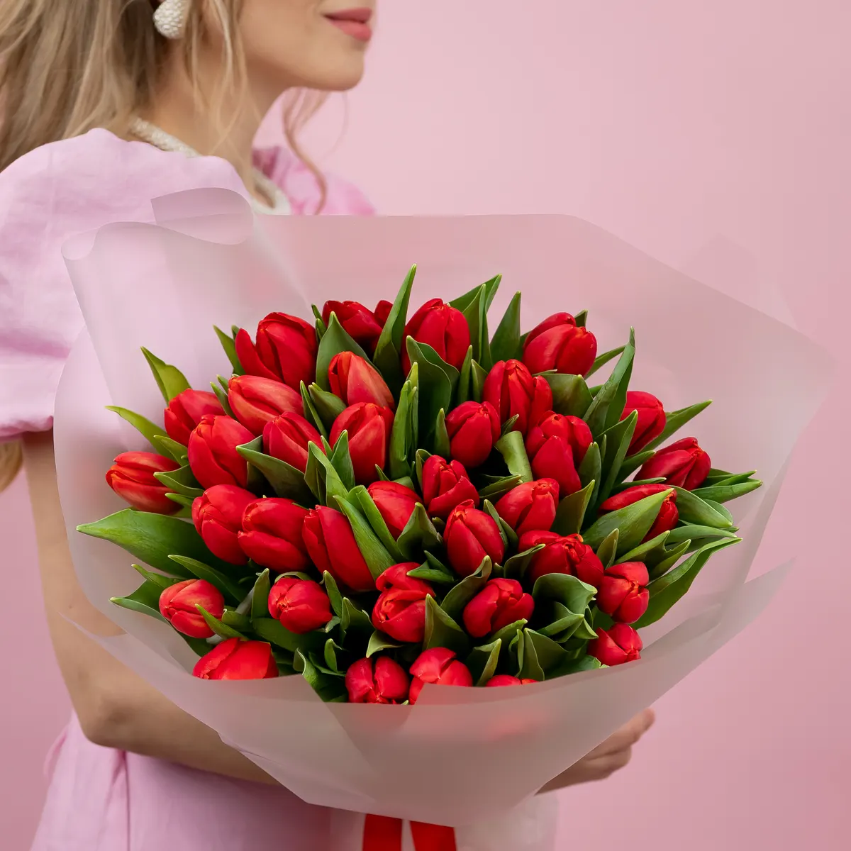 35 красных тюльпанов, ракурс 1 из 7