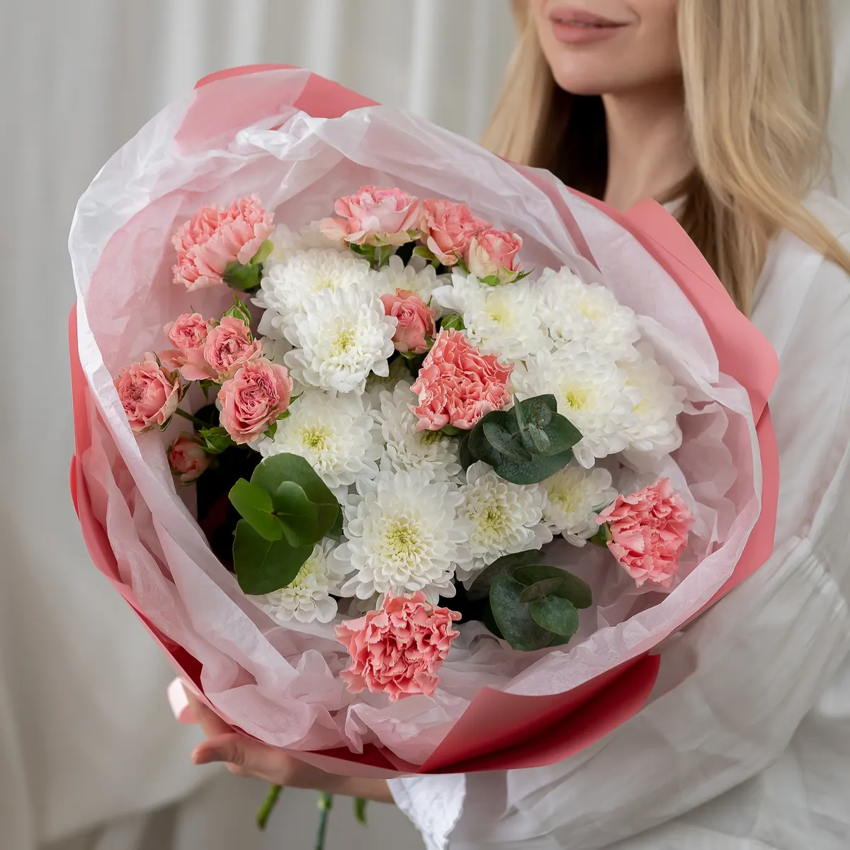 Сборный (4 диантуса, хризантема Алтай 5 шт, Эвкалипт 3 шт), ракурс 1 из 7