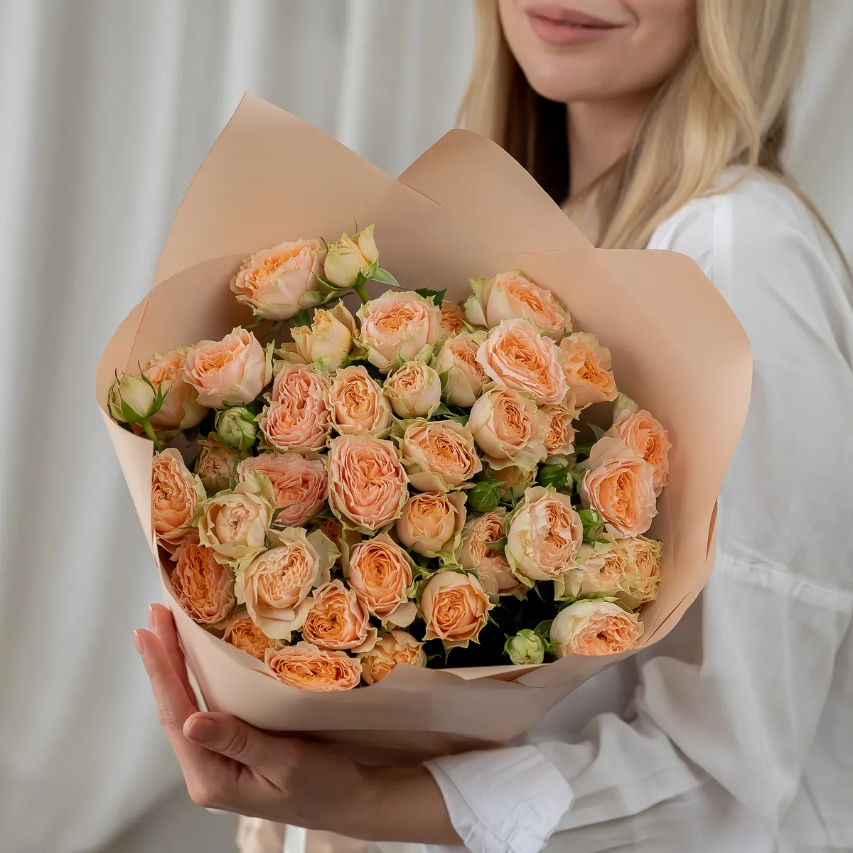 Кустовая роза бежевая 7 шт, ракурс 1 из 7