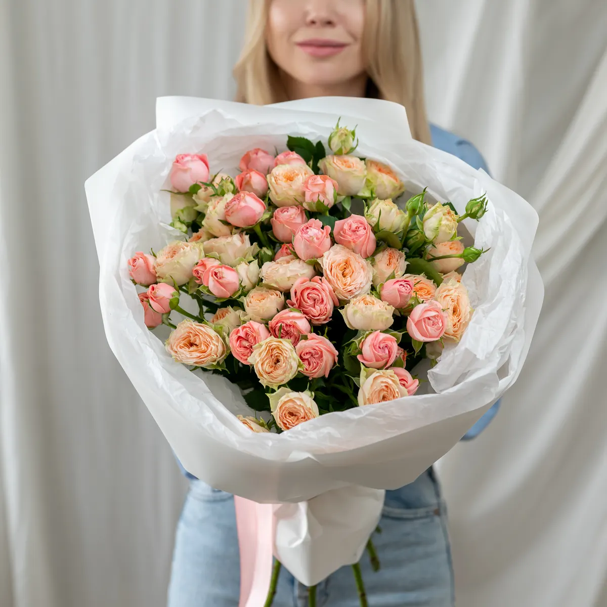 9 кустовых роз , цвет нежный микс, ракурс 1 из 7