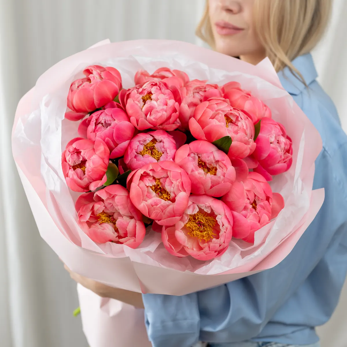 15 пионов (коралл шарм), ракурс 1 из 7