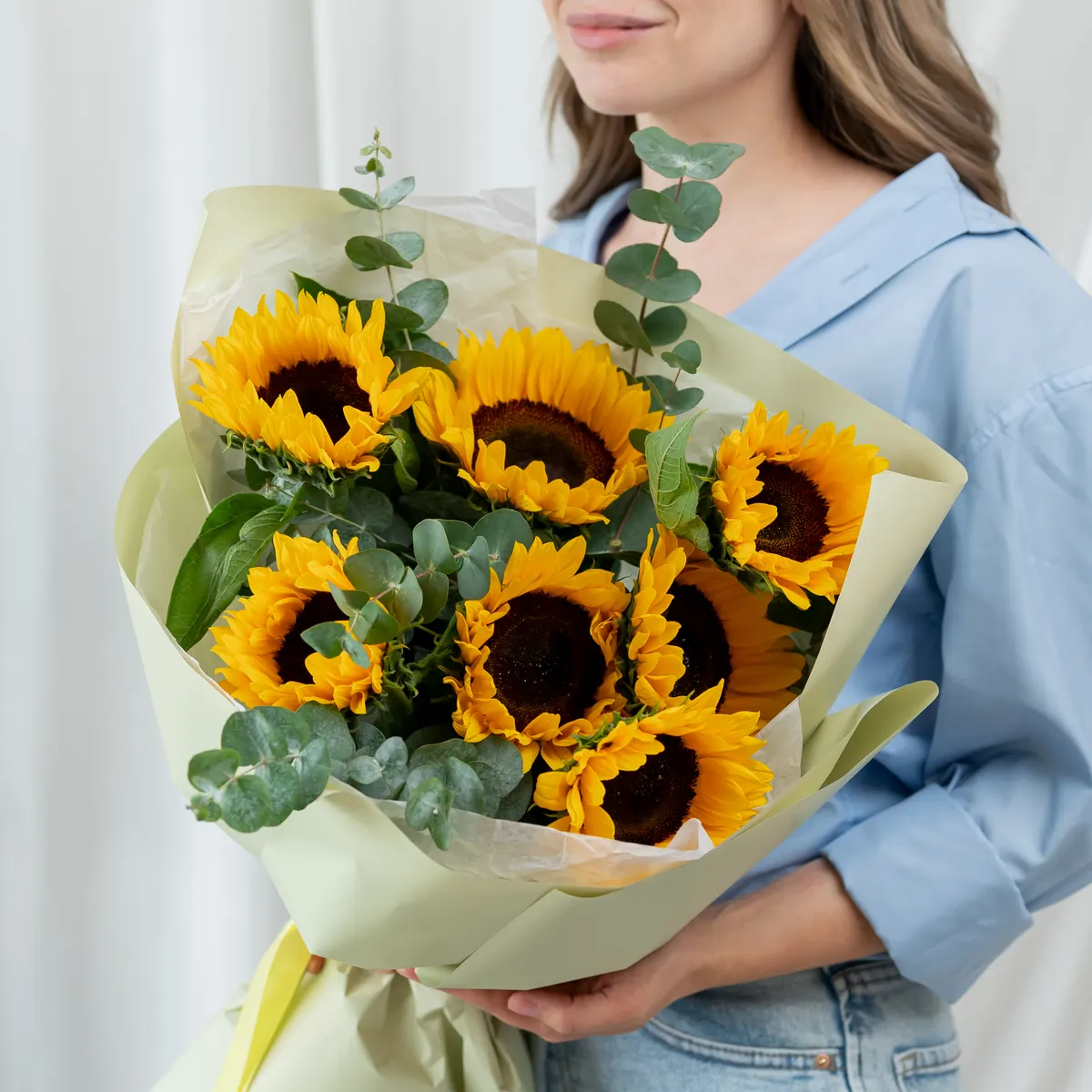 Сборный букет подсолнух+ эвкалипт, ракурс 1 из 7