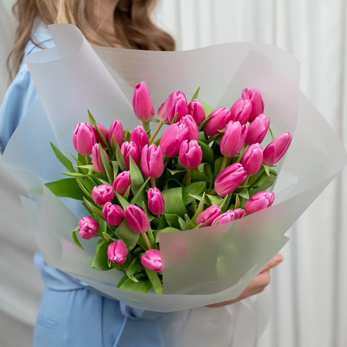 35 ярко-розовых тюльпанов, ракурс 1 из 7